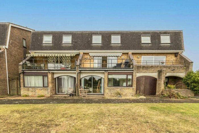 4 Bedroom House To Rent In Ditton Reach, Surbiton, KT7