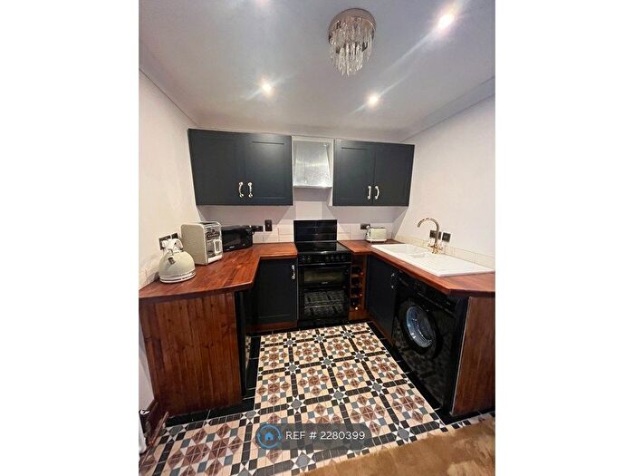 1 Bedroom Flat To Rent In Parkham Road, Brixham, TQ5