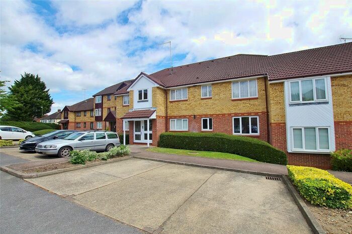 2 Bedroom Flat To Rent In Hunters Gate, Hunters Lane, Watford, Hertfordshire, WD25