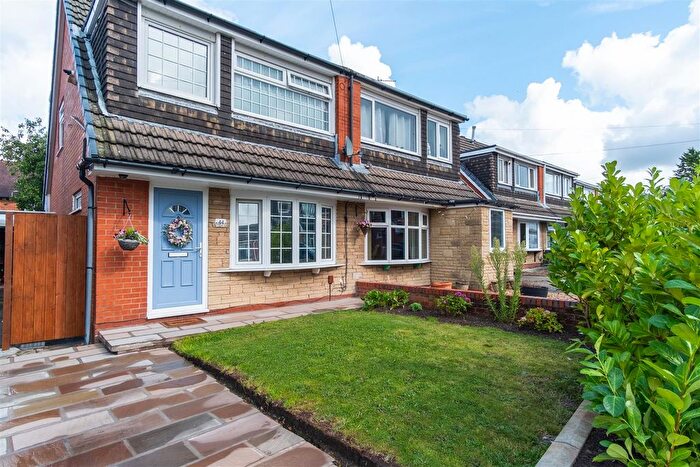3 Bedroom Semi-detached House For Sale In Larchwood Crescent, Leyland, PR25