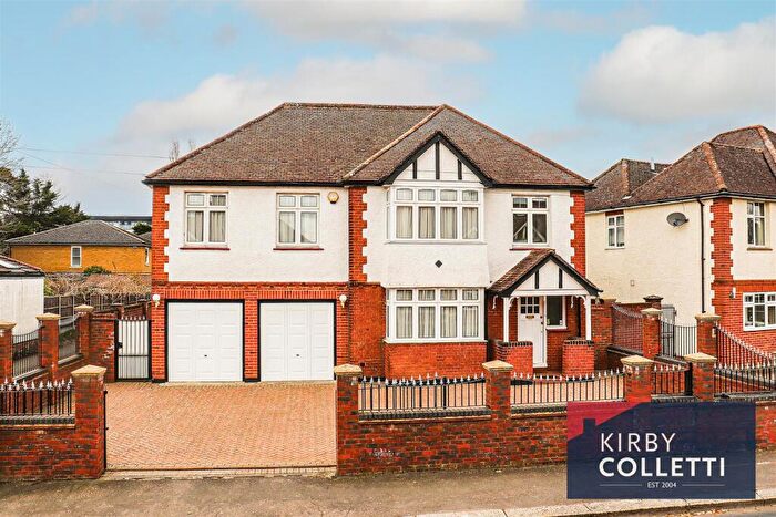 6 Bedroom Detached House For Sale In Mckenzie Road, Broxbourne, EN10