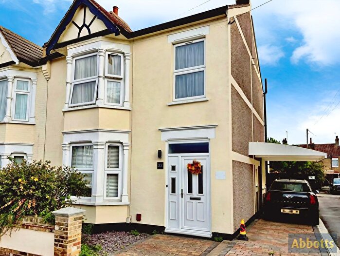 3 Bedroom Property To Rent In Gainsborough Drive, Westcliff-On-Sea, SS0