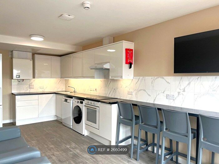 6 Bedroom Flat To Rent In Stokes Croft, Bristol, BS2