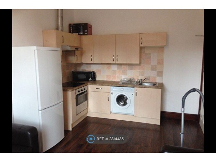 3 Bedroom Flat To Rent In Hyde Terrace, Leeds, LS2