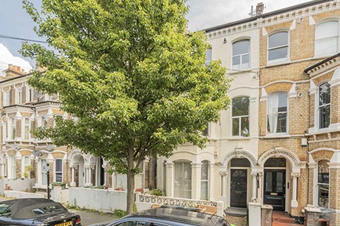 2 Bedroom Flat To Rent In St. Luke's Avenue, London, SW4