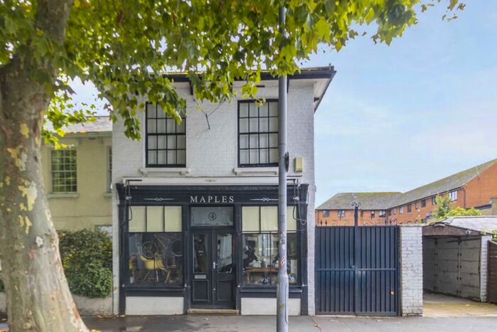 2 Bedroom Flat To Rent In Maple Road, Surbiton, KT6