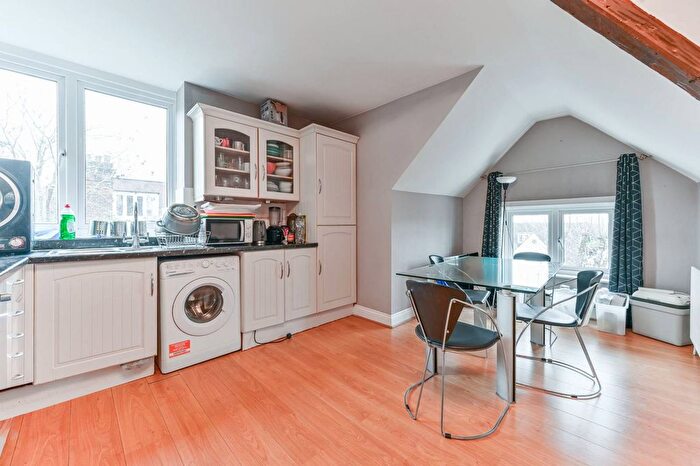 3 Bedroom Flat To Rent In Russell Hill, Purley, CR8