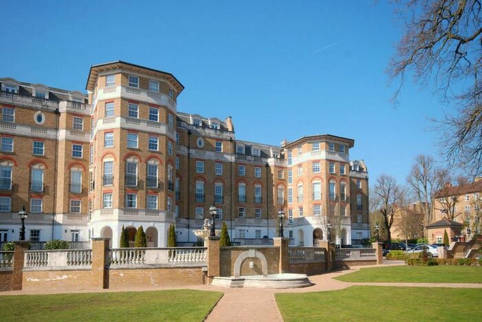2 Bedroom Flat To Rent In Chapman Square, Wimbledon Common, London, SW19