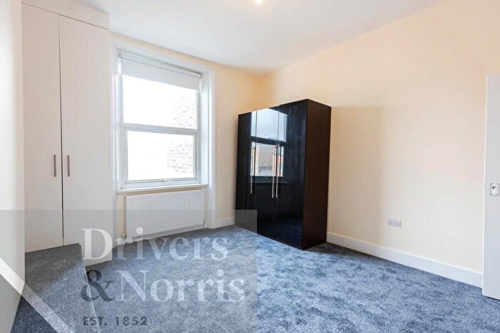 2 Bedroom Apartment To Rent In Green Lanes, Islington, London, N4