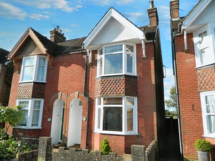 4 Bedroom Semi-Detached House To Rent In Oakhill Road, Horsham, RH13