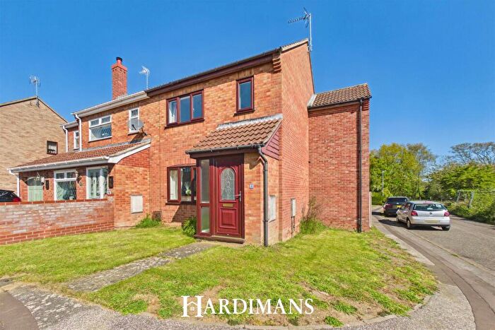 3 Bedroom Semi Detached House For Sale In Pegasus Mews, Oulton Broad, NR32