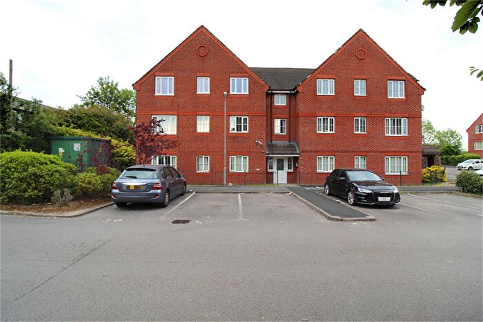 3 Bedroom Flat To Rent In Lloyd Road, Manchester, M19