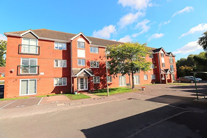 2 Bedroom Flat For Sale In Corfe Way, Farnborough, GU14