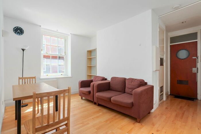 3 Bedroom Flat To Rent In Herbrand Street, London, WC1N