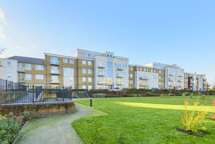 2 Bedroom Apartment To Rent In Heron Way, Maidenhead, SL6