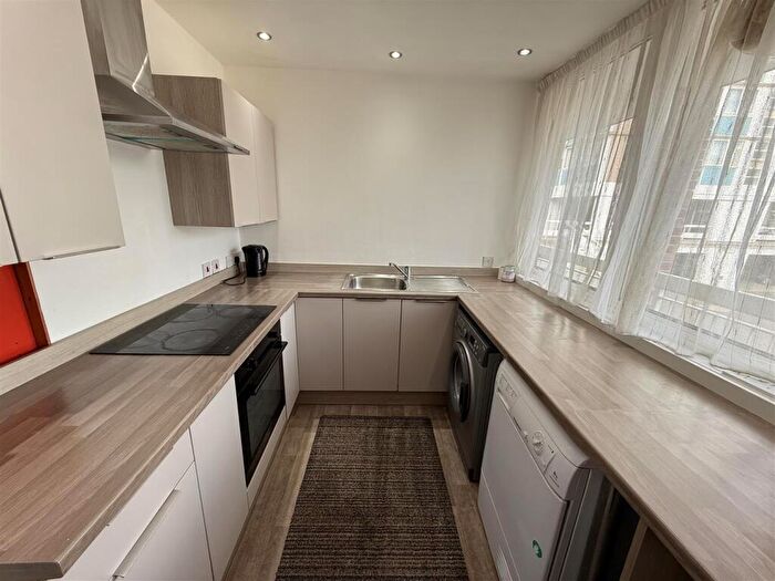 4 Bedroom Apartment To Rent In Kenilworth Court, Coventry, CV3