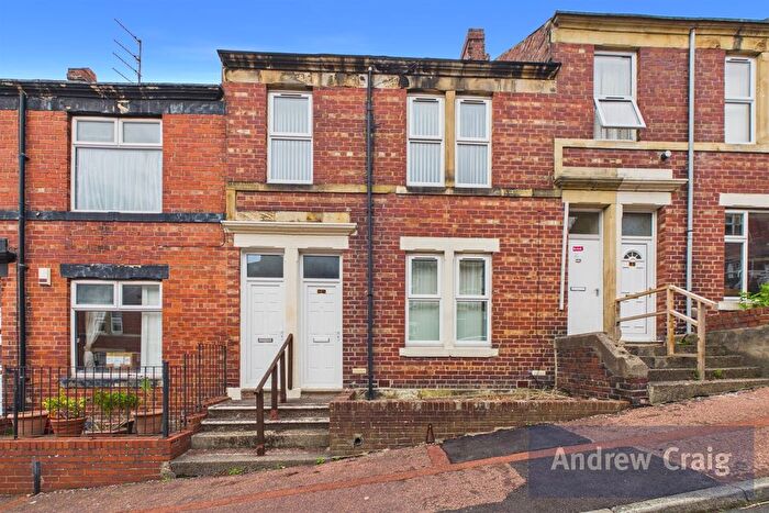 3 Bedroom Flat For Sale In Howe Street, Gateshead, NE8