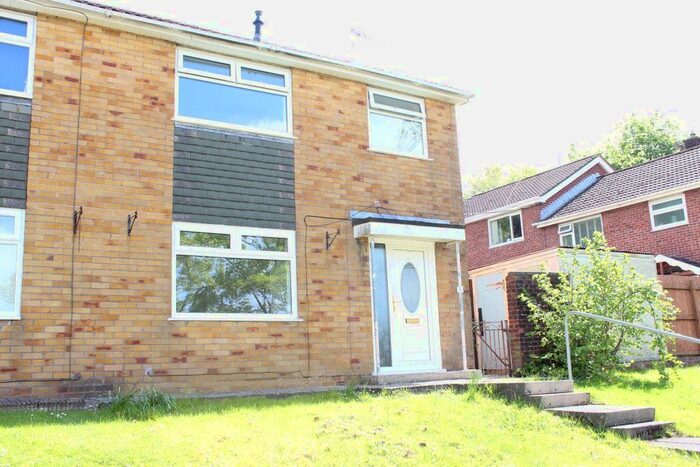 2 Bedroom Property To Rent In Coundley Close, Fleur De Lis, Blackwood, NP12