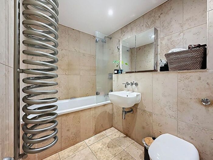 1 Bedroom Flat For Sale In Falcon Drive, Cardiff, CF10