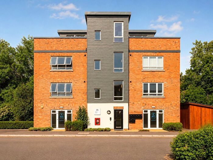 2 Bedroom Flat For Sale In Corfe House, Thornton Side, Redhill, RH1