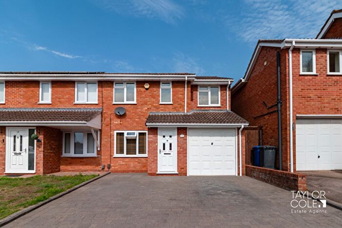 4 Bedroom Semi-detached House For Sale In Loughshaw, Wilnecote, Tamworth, B77