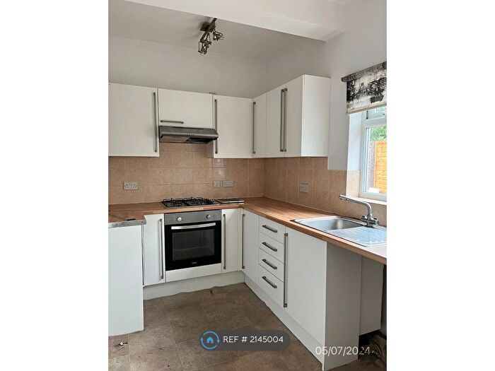 1 Bedroom Flat To Rent In Valkyrie Road, Westcliff-On-Sea, SS0