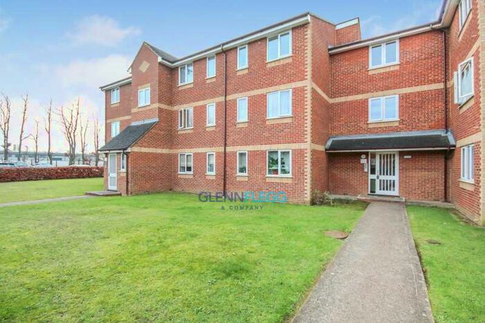 1 Bedroom Ground Flat To Rent In Walpole Road, Slough, SL1