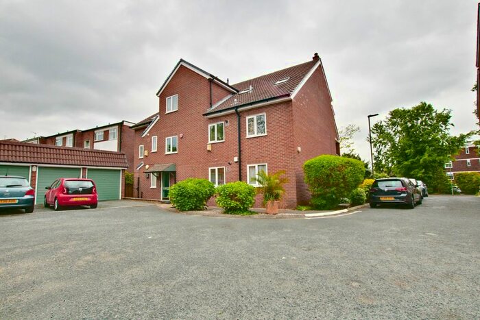 2 Bedroom Flat To Rent In Hildenlea Place, Bromley, BR2