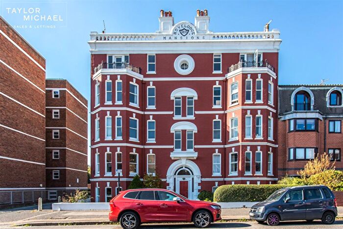 2 Bedroom Flat To Rent In Hove Lodge Mansions, Hove, BN3