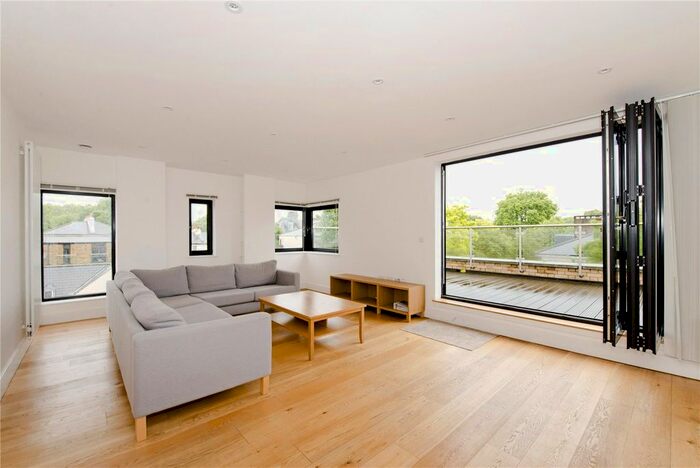 3 Bedroom Flat To Rent In Orleston Road, Islington, N7