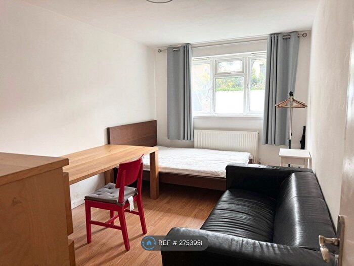 1 Bedroom Flat To Rent In Beatrice House, London, W6