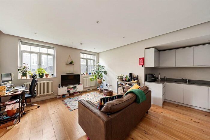 2 Bedroom House To Rent In Francis Road, Leyton, E10