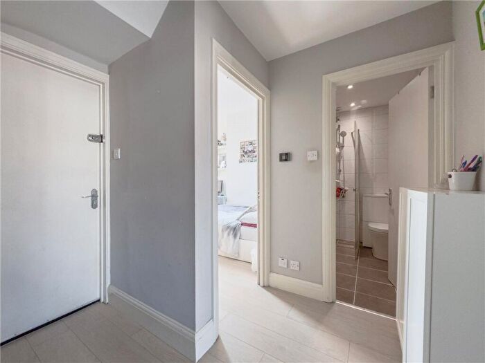 2 Bedroom Apartment To Rent In Windsor Road, London, NW2