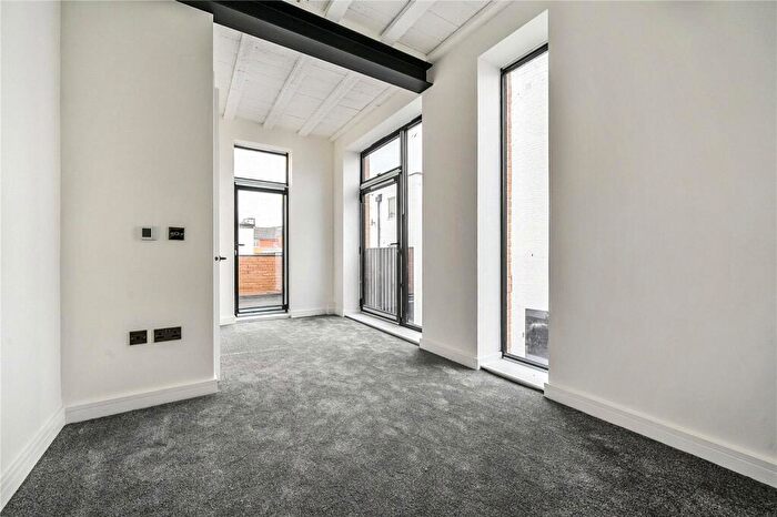 1 Bedroom Flat For Sale In Palmers Mews, Trade Close, Palmers Green, London, N13