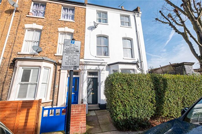2 Bedroom Apartment For Sale In Bryantwood Road, Islington, London, N7
