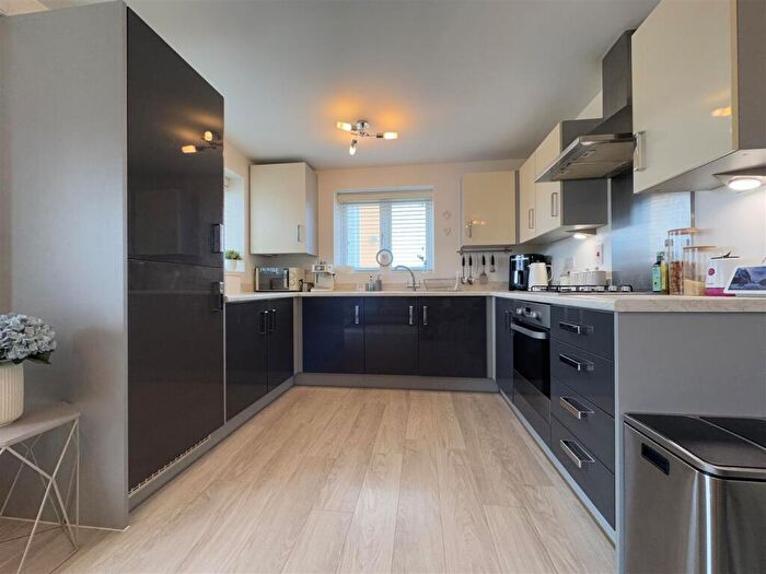 2 Bedroom Flat For Sale In Clenshaw Path, Basildon, SS14