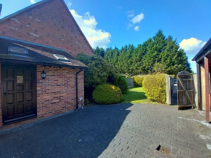 3 Bedroom Mews To Rent In The Mews, Barons Court, New House Lane, Upton Warren, B61