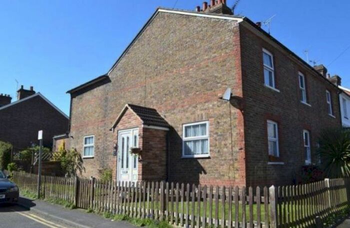 3 Bedroom Semi-Detached House To Rent In Woodside Road, Tonbridge, TN9