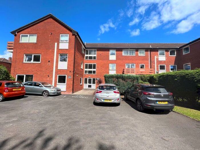 2 Bedroom Flat To Rent In Mistral Court, Manchester, M30