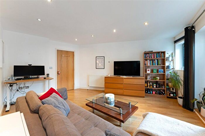 1 Bedroom Flat To Rent In Battersea Park Road, London, SW11