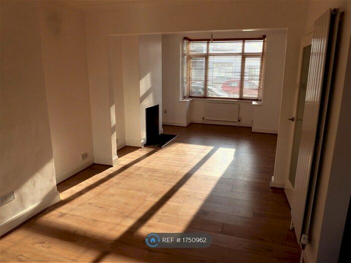 3 Bedroom Semi-Detached House To Rent In Erroll Road, Hove, BN3