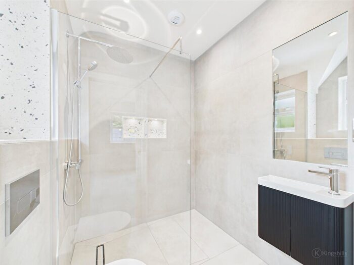 2 Bedroom Apartment To Rent In London Road, High Wycombe, Buckinghamshire, HP11