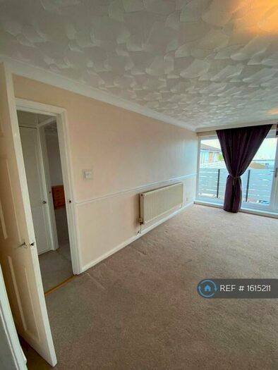 2 Bedroom Flat To Rent In Wendover Road, Havant, PO9