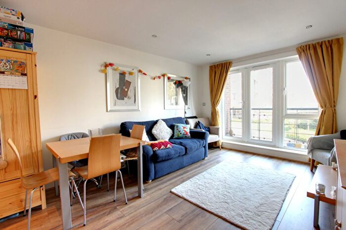 1 Bedroom Flat To Rent In Royal Quarter, Seven Kings Way, KT2