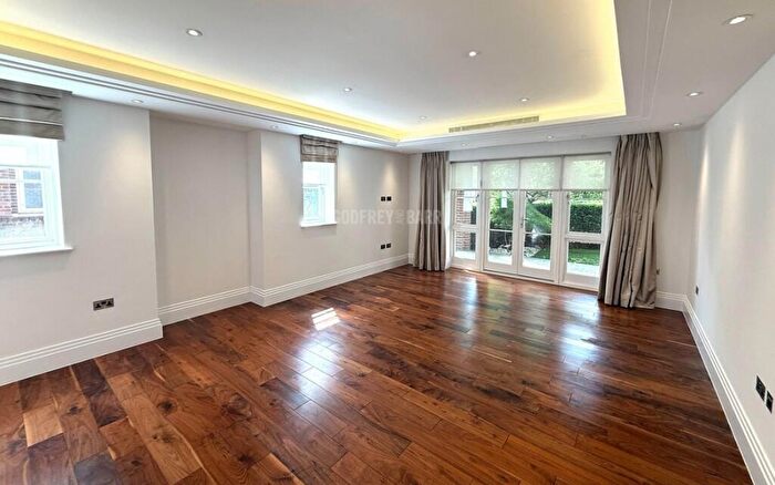 3 Bedroom Apartment To Rent In Hammers Lane, Mill Hill, NW7
