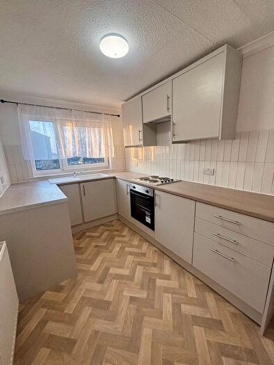 3 Bedroom Flat To Rent In Fernie Place, Dunfermline, KY12