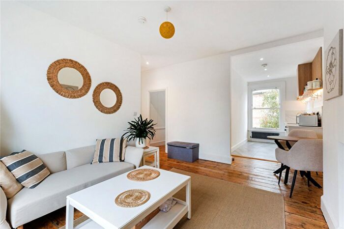 1 Bedroom Flat For Sale In Alvington Crescent, London, E8
