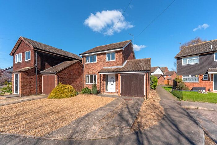 3 Bedroom Link Detached House For Sale In The Paddock, Somersham, Huntingdon, Cambridgeshire, PE28
