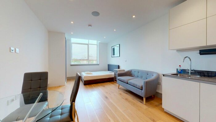 Studio To Rent In Lawrence Road, London, N15