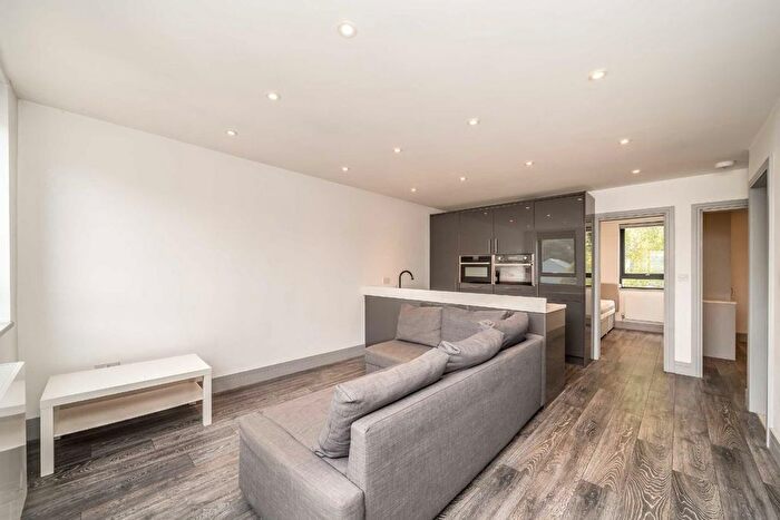 2 Bedroom Flat To Rent In Business Centre, Brentford, TW8